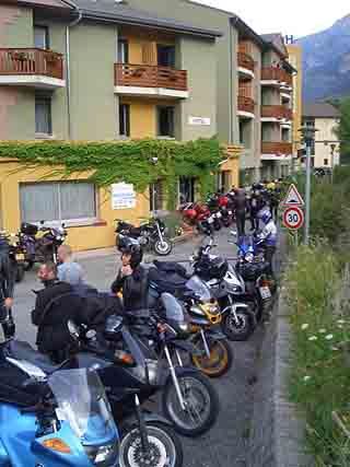 Abfahrt vom Hotel La Lauzetane in Lauzet d'Ubaye