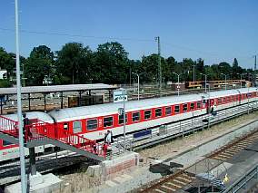 Autoreisezug im Bahnhof Berlin-Wannsee