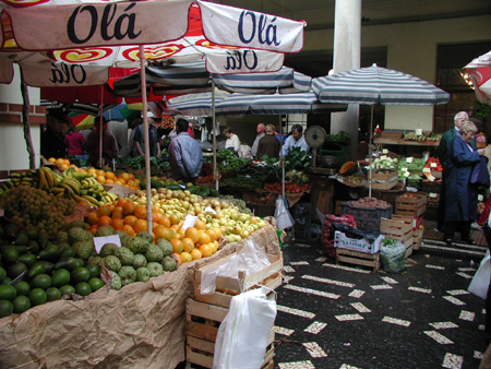 Obststand in der Markthalle